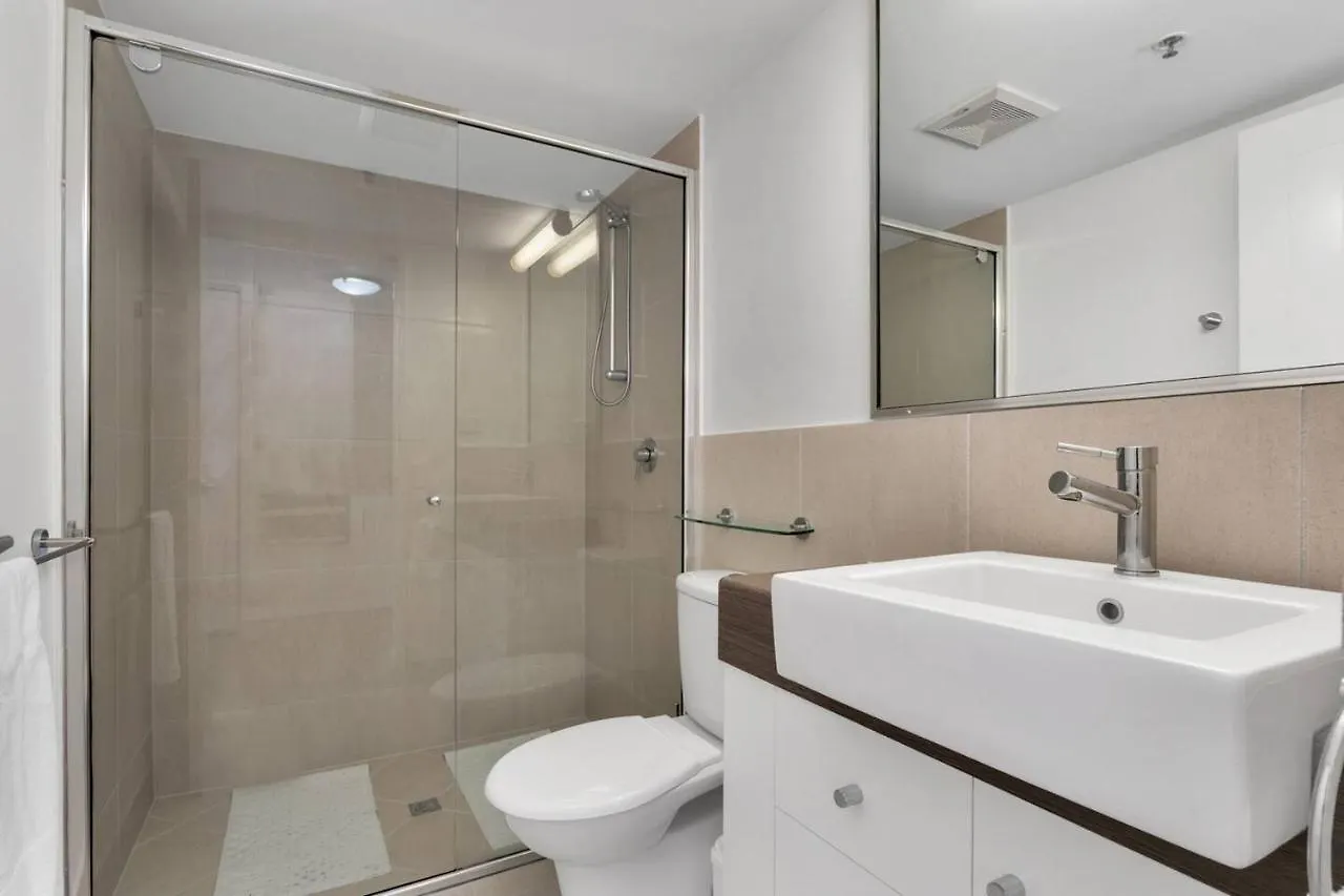 'Central Plaza' Adjacent Apartments With Rooftop Pool Cairns 0*,