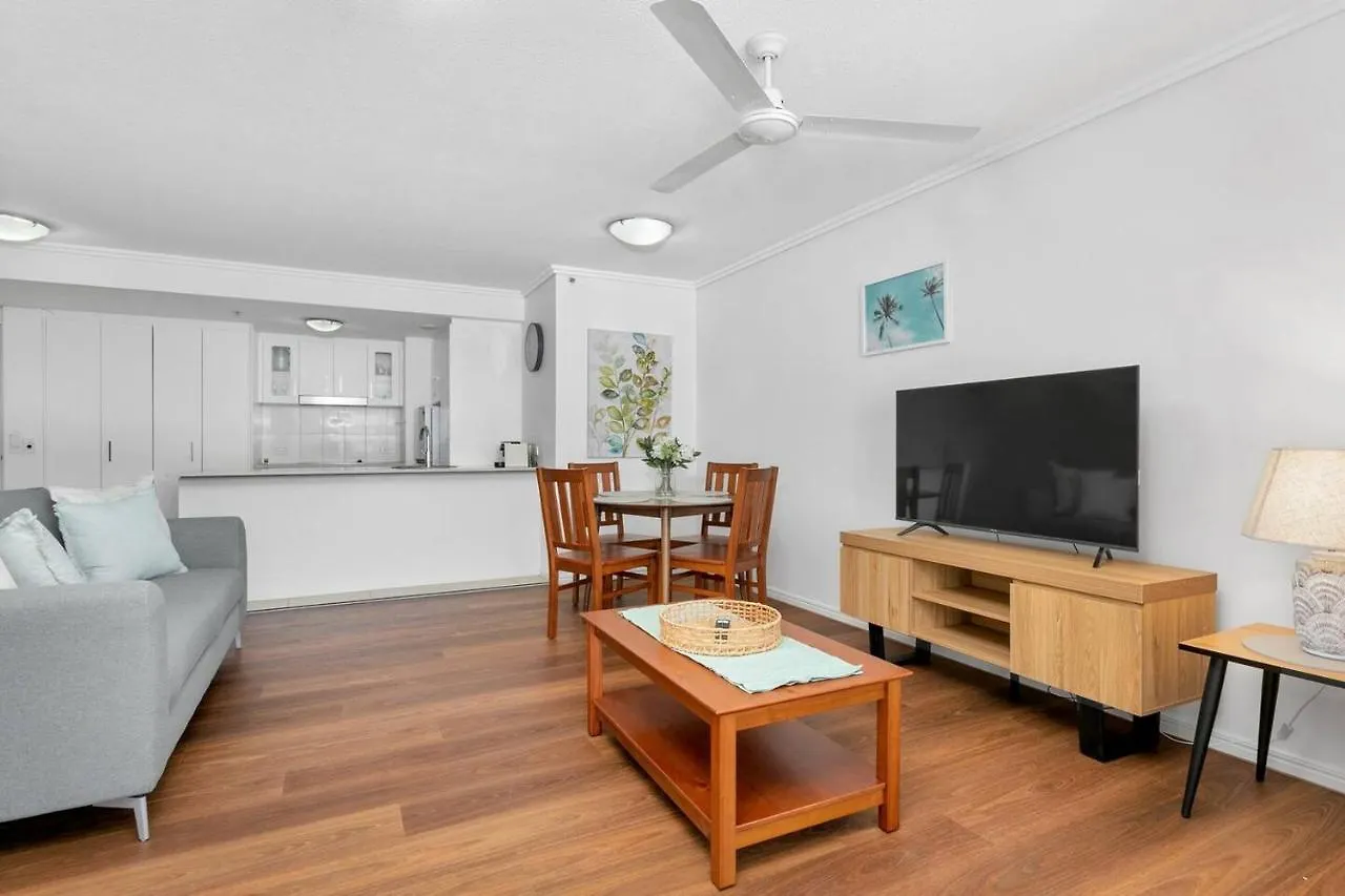 'Central Plaza' Adjacent Apartments With Rooftop Pool Cairns