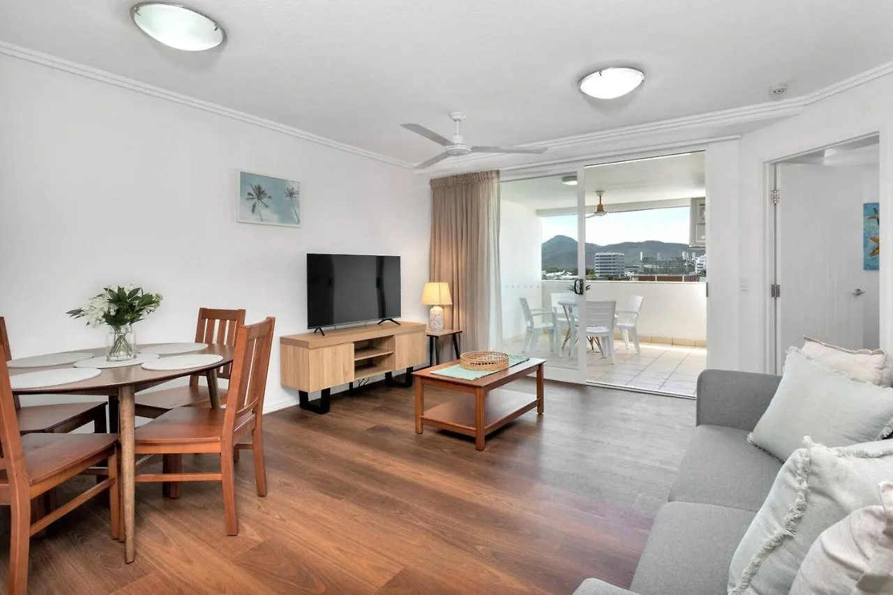 'Central Plaza' Adjacent Apartments With Rooftop Pool Cairns