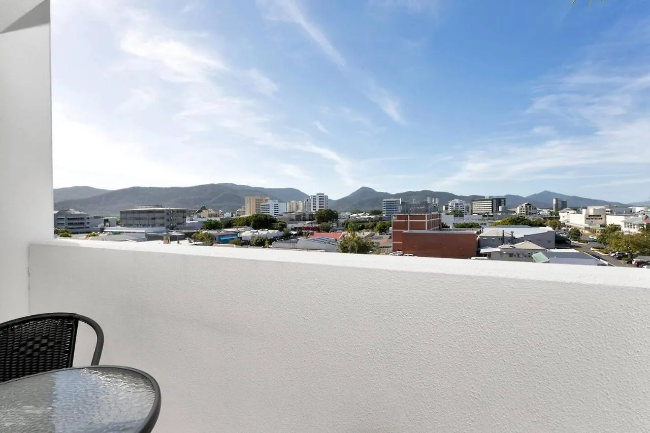 'Central Plaza' Adjacent Apartments With Rooftop Pool Cairns