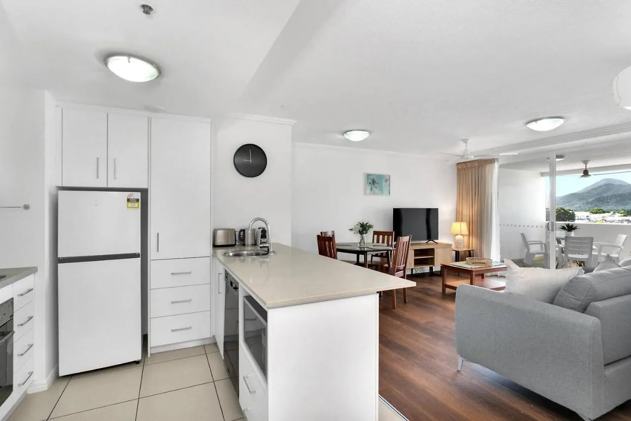 'Central Plaza' Adjacent Apartments With Rooftop Pool Cairns